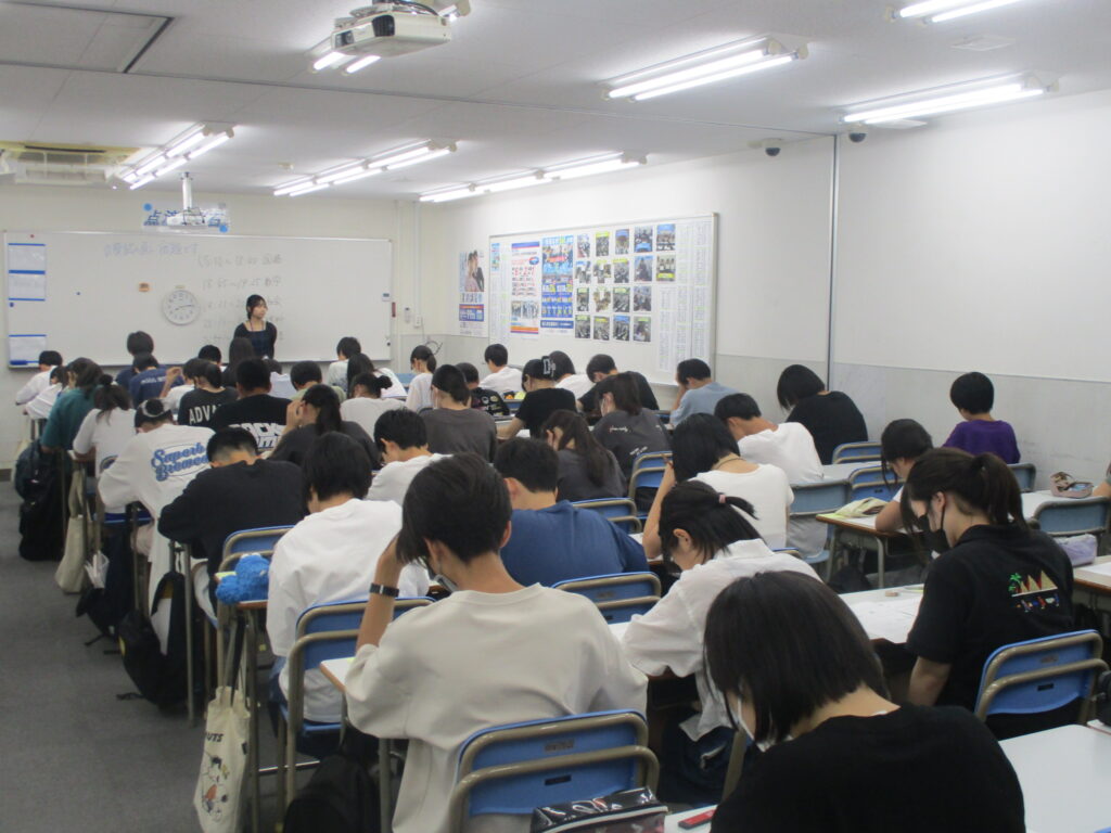 創造学園個別 HAT神戸校-兵庫統一模試の様子