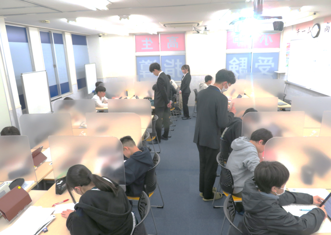 ワイドデスクと仕切り