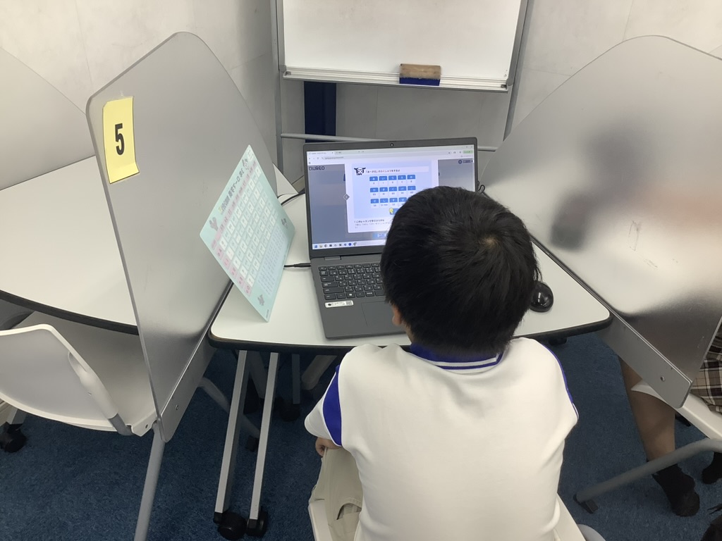 小学生の授業風景