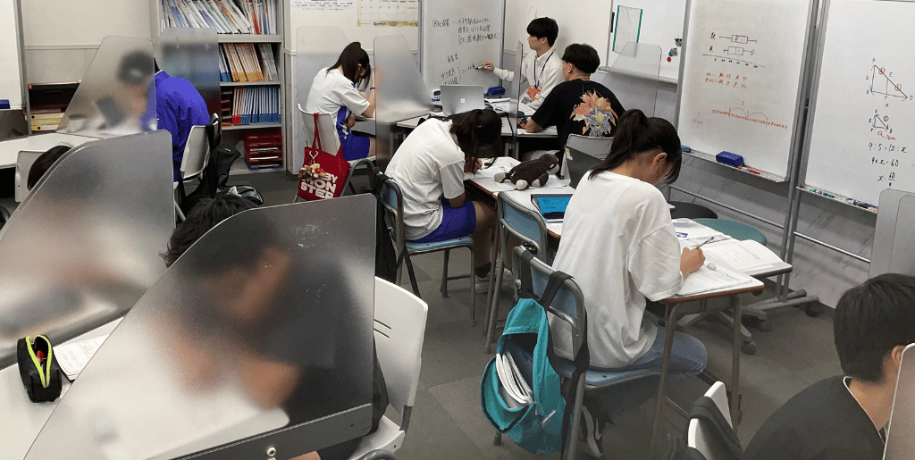 個別HAT神戸校の個別指導の様子